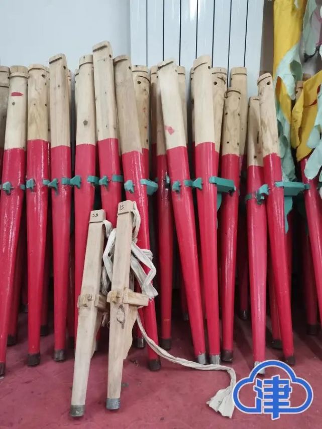 这群年轻人"踩回"静安高跷