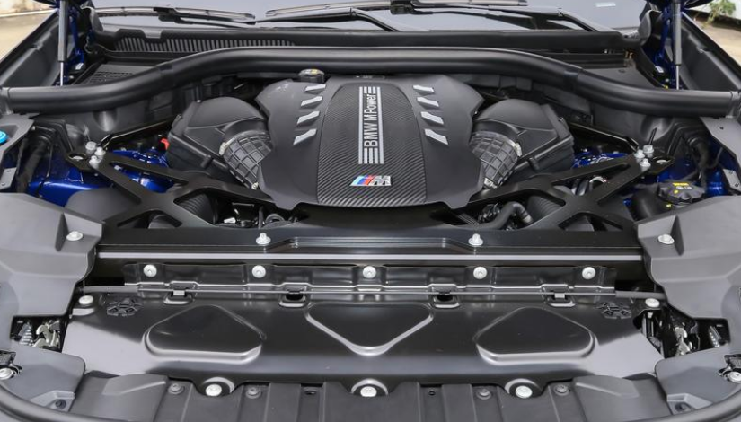 4t v8涡轮增压发动机,配合8挡手自一体变速箱.