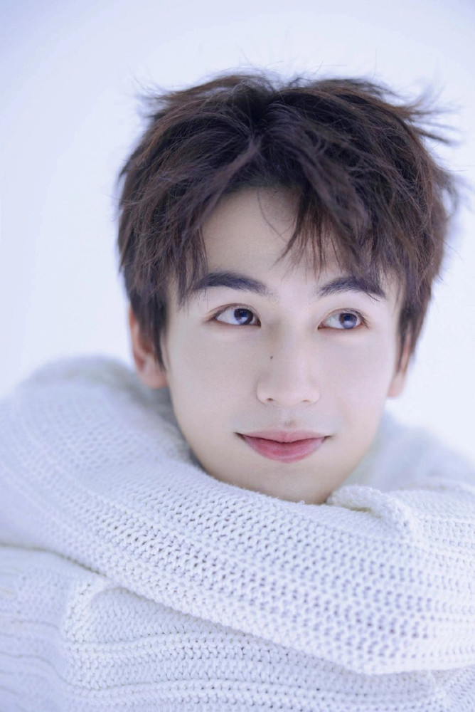 张凌赫帅气男生插图4