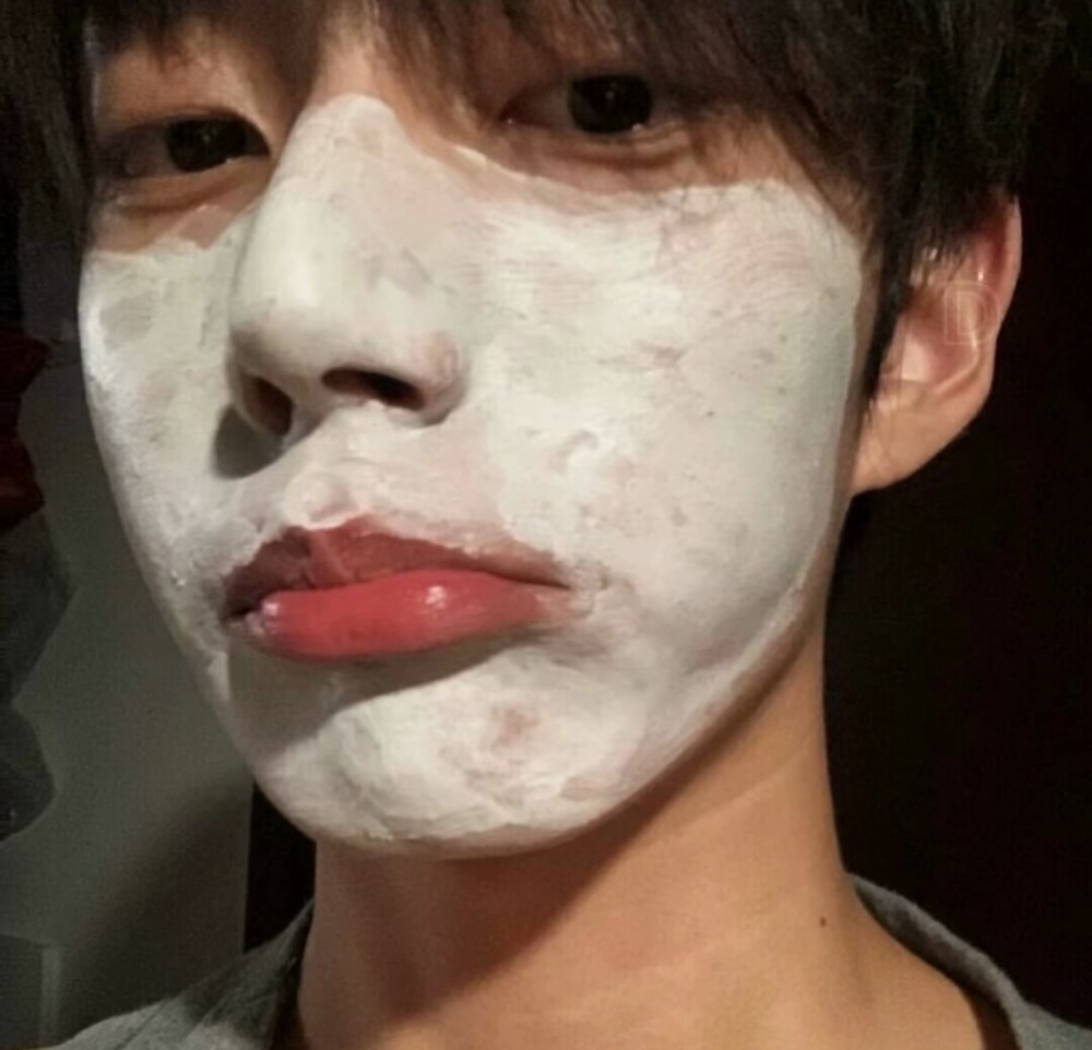 ins冷淡风男生头像(9)插图1