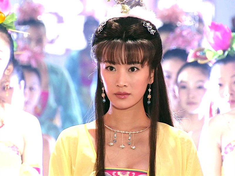 李念古装也惊艳,36岁脸胖了一圈,在《悍刀行》里依旧美得很突出_腾讯