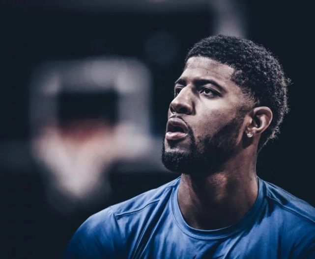 年度盘点保罗乔治2021年度总结迎风飘扬的旗帜下是孤独的乔治