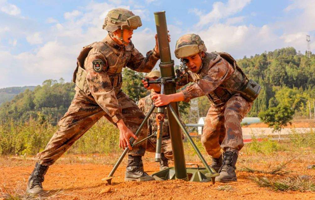 国产轻型82迫击炮亮相身管和67座钣67轻量优化一个班能背两套冲锋