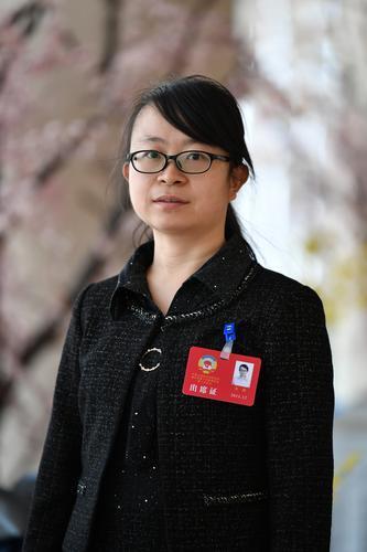 建言献策共话发展丨朱晶加快推动实体商业体稳定经营和转型升级