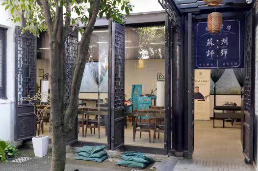 新时代中少小记者走进寒香会社学习吹糖人非物质文化遗产