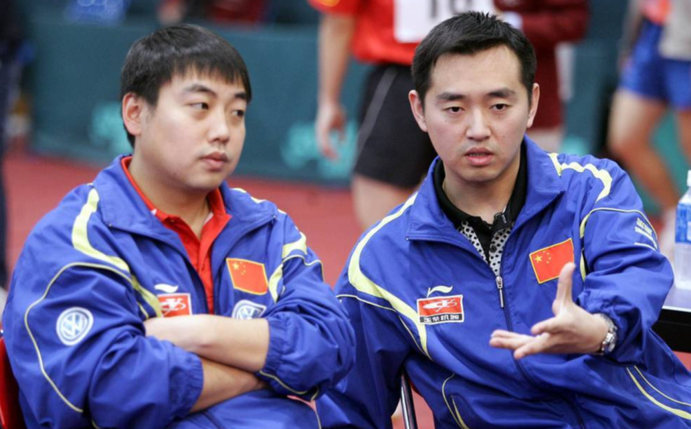 孔令辉亮相红光满面举签名照送人发福仍显帅气难回国乒执教