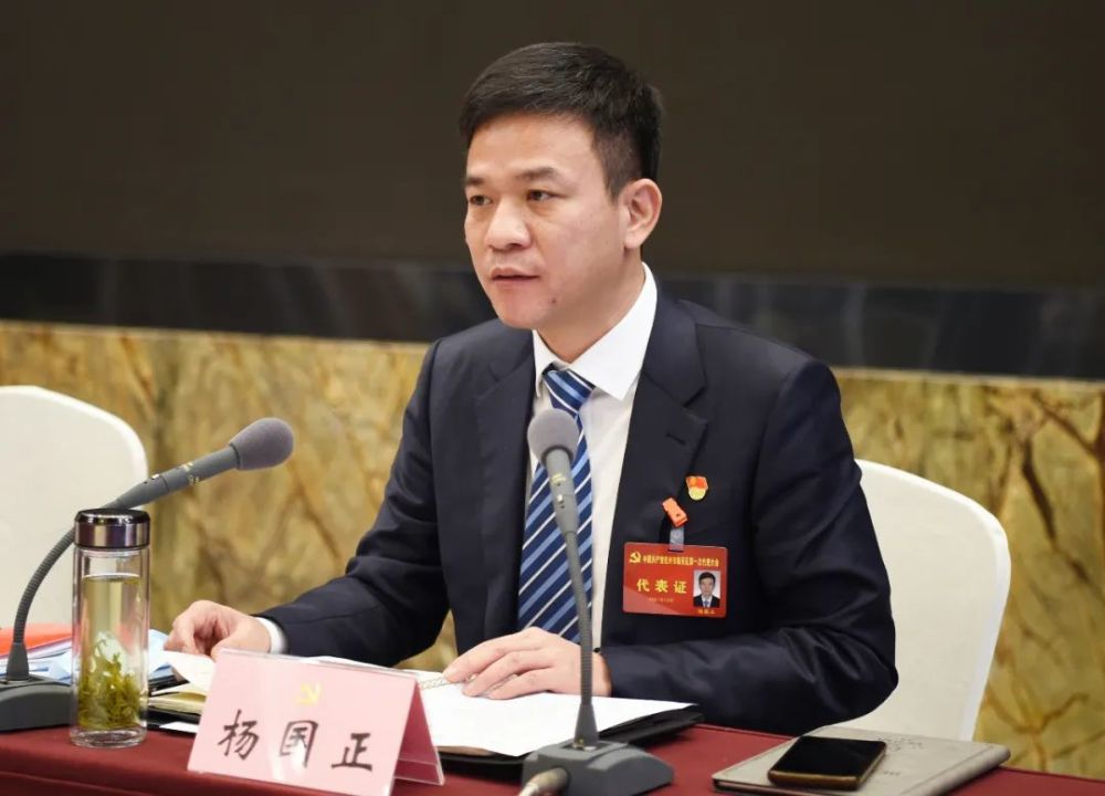 28日下午,杨国正,杨泽伟,钱美仙,张金良,李莲萍等区领导和出席区第一