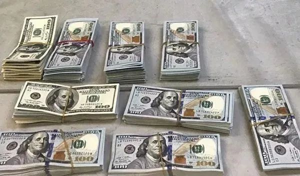 重磅华人携带巨额现金途中被警方拦获上万美元现金没收