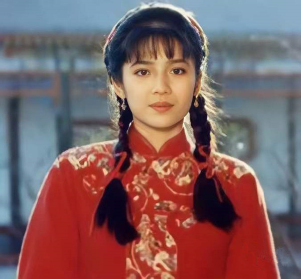 包括她在《婉君》中饰演的"宋兰萱"一角,曾哲贞比林瑞阳小了9岁,但她