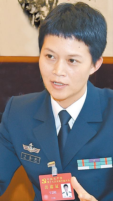 韦慧晓就学完了大连舰艇学院的课程,并且被分配进郑州舰上担任副舰长