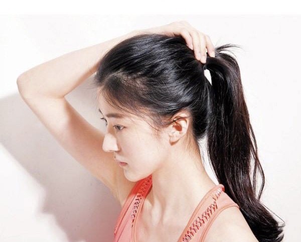 高马尾怎么扎简单又好看?看完这4点教你扎出高级感!