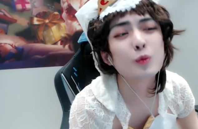 王者荣耀:北慕拿下百胜,赖神被迫开播cos小乔花嫁