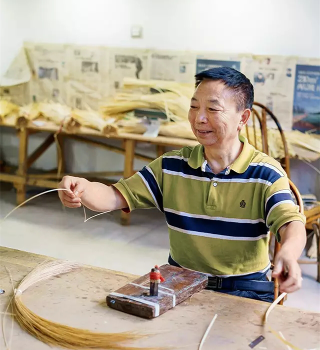 竹编传承人张德明:一生与竹结缘,一层竹皮收入百万!_腾讯新闻