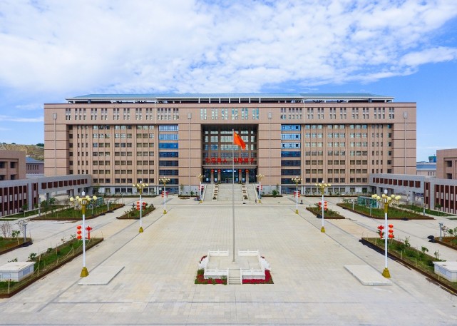 新疆医科大学新校区两项工程分获鲁班奖国优奖