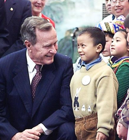 老布什:"爱上"中国的美国总统,访华20多次,晚年呼吁中美友好_腾讯新闻
