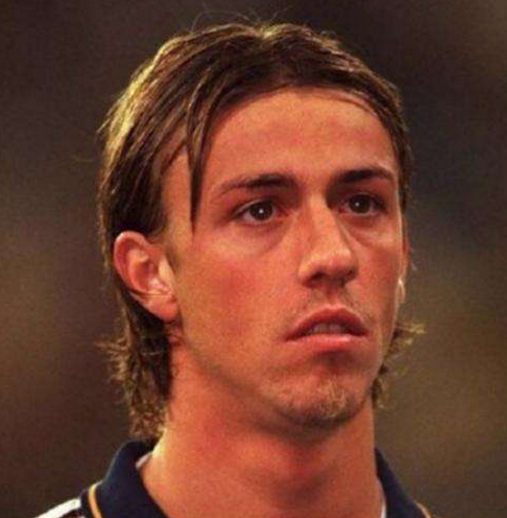 卡佩罗,海因克斯,希丁克等连续几任皇马的教练都没有将尚年轻的古蒂