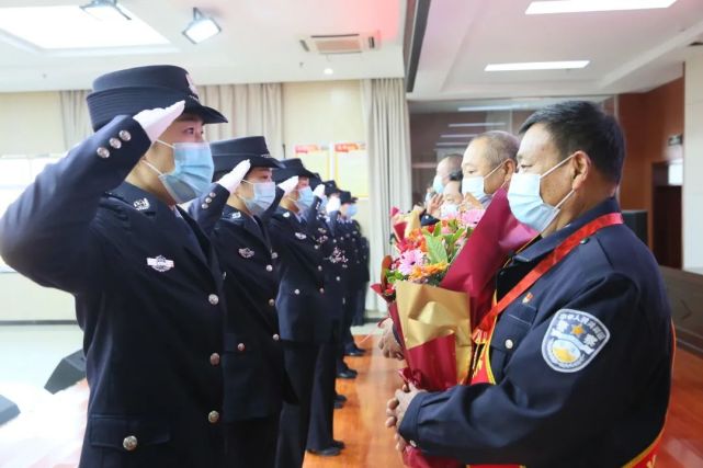 河南省许昌监狱隆重举行警察荣誉退休暨新警入警仪式