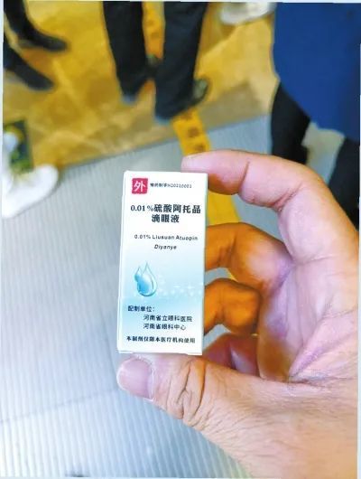 河南上架延緩近視滴眼液,家長排隊購買!如何用?看專家詳解!