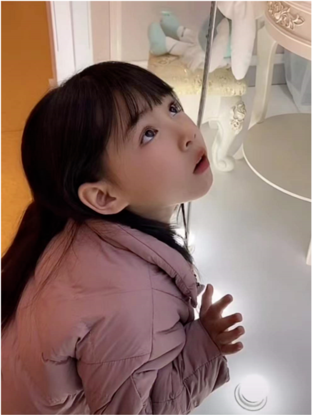 蓝妮妮,患有歌舞伎综合征,这是一种罕见病,十几万分之一的几率降临在