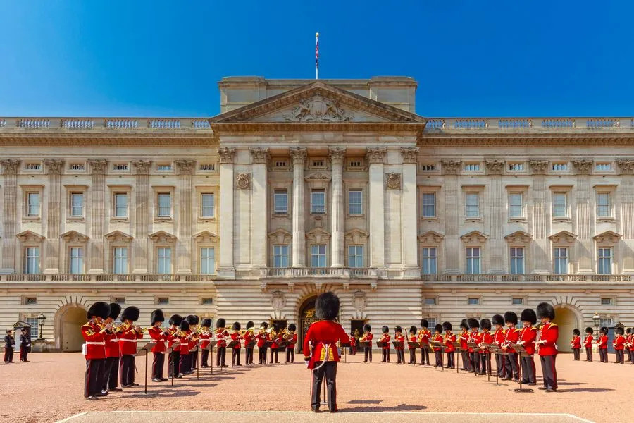 英国伦敦白金汉宫(buckingham palace)他说:"有土地的价值,有建筑的