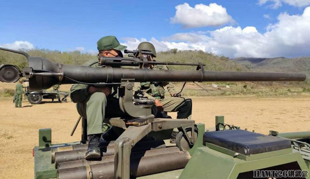 委内瑞拉迈桑塔yzr自行无后坐力炮配备六门火炮和一挺机枪
