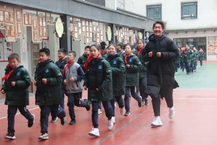 与温暖不期而遇杭州市惠兴中学推出系列御寒神器