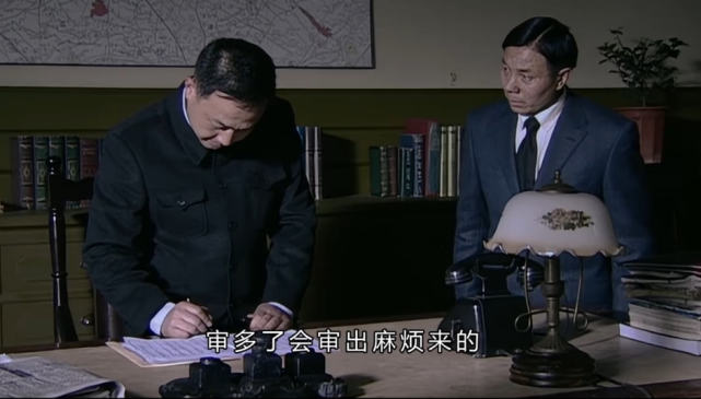 《潜伏》巅峰谍战在前两集，劳文池十重身份，万里浪坚决杀之_腾讯新闻