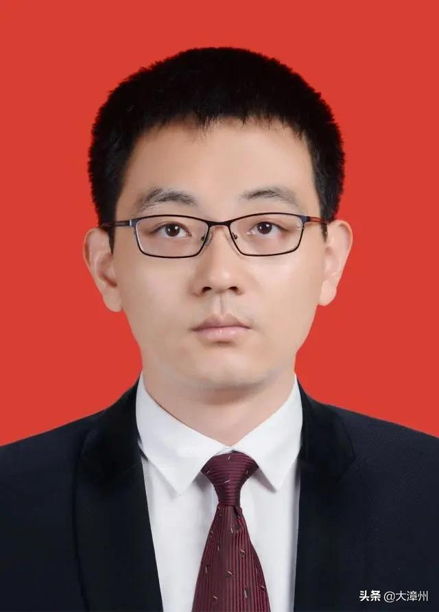 本科就读于北京理工大学,2009年考入北京大学光华管理学院金融学专业