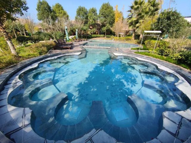 春意暖心-羌城温泉屹立在西部厅旁边的东部厅,它是现代农业的标志性