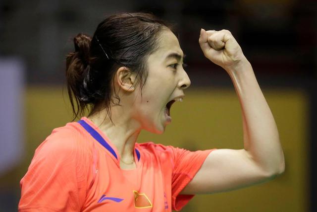 王适娴巅峰期退役,羽坛王祖贤成男单一哥坚强后盾