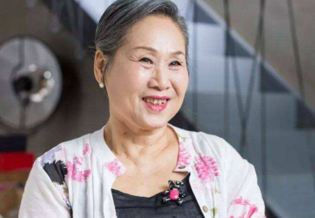 真正让韦青一夜爆红的角色可能还是《我不是药神》中那个身患白血病的