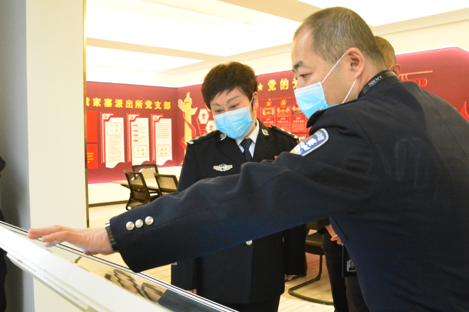 现场观摩市局政治部副主任刘剑林主持会议白云分局局长