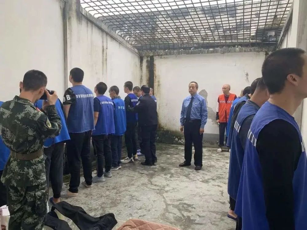 纪实:在看守所羁押期间,同监舍一个死刑犯脱逃,多人被连累!_腾讯新闻