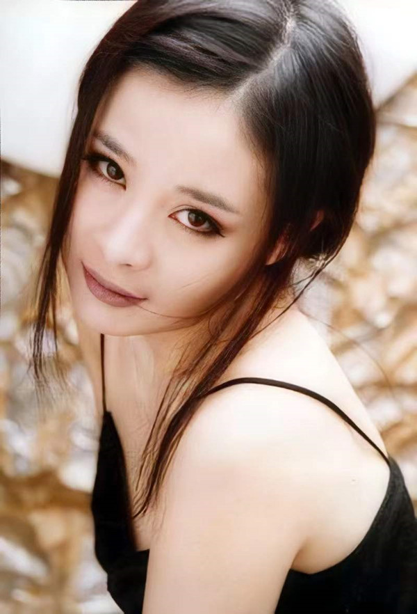 第一代"岩女郎",与蒋雯丽争视后,被封杀后退圈的常远去哪了?