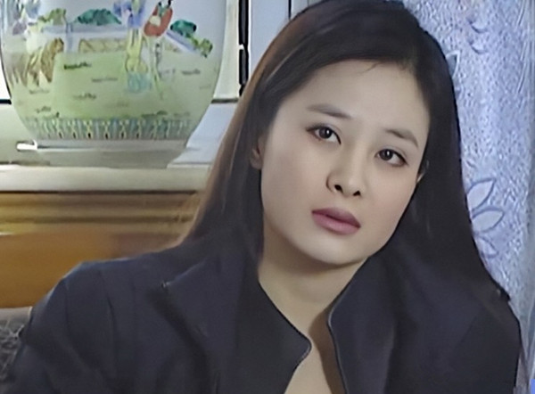 第一代"岩女郎",与蒋雯丽争视后,被封杀后退圈的常远去哪了?