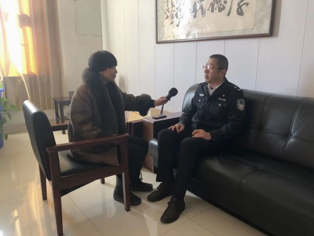 记者王丽茹采访赵宇赵宇:创新需要思想,需要勇气,需要担当.