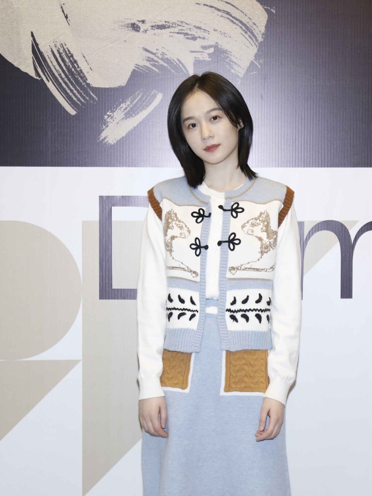 据了解,青年演员阚昕本月也刚刚从最新电影《月光武士》剧组杀青,也