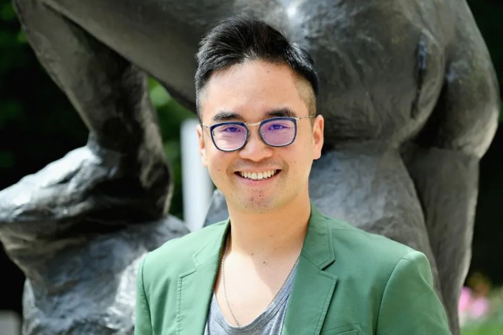 元宇宙疯狂卖地郑氏家族抢跑炒地皮金猫奖最佳新人