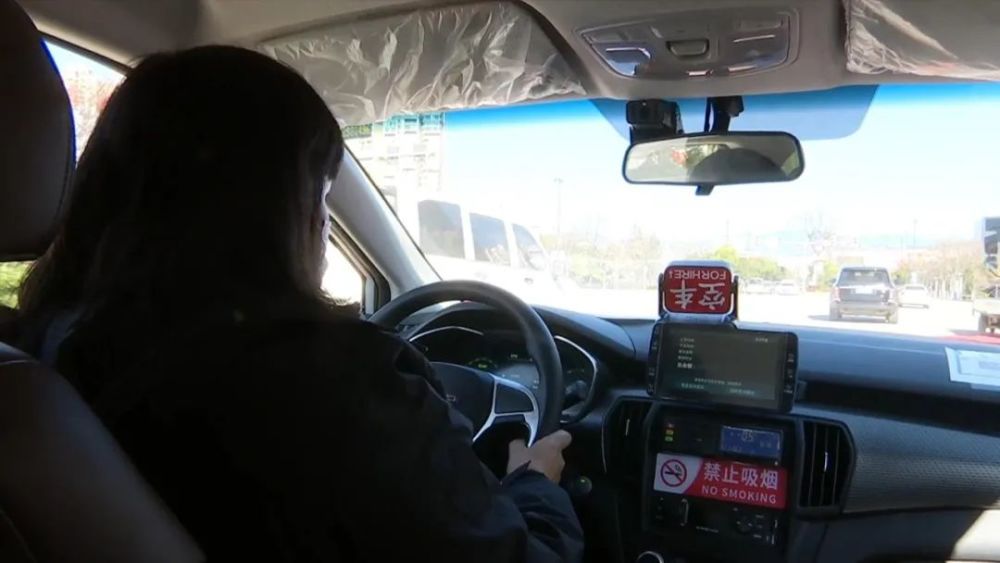 5元起步,嵩明52辆新能源出租车全新上线_腾讯新闻