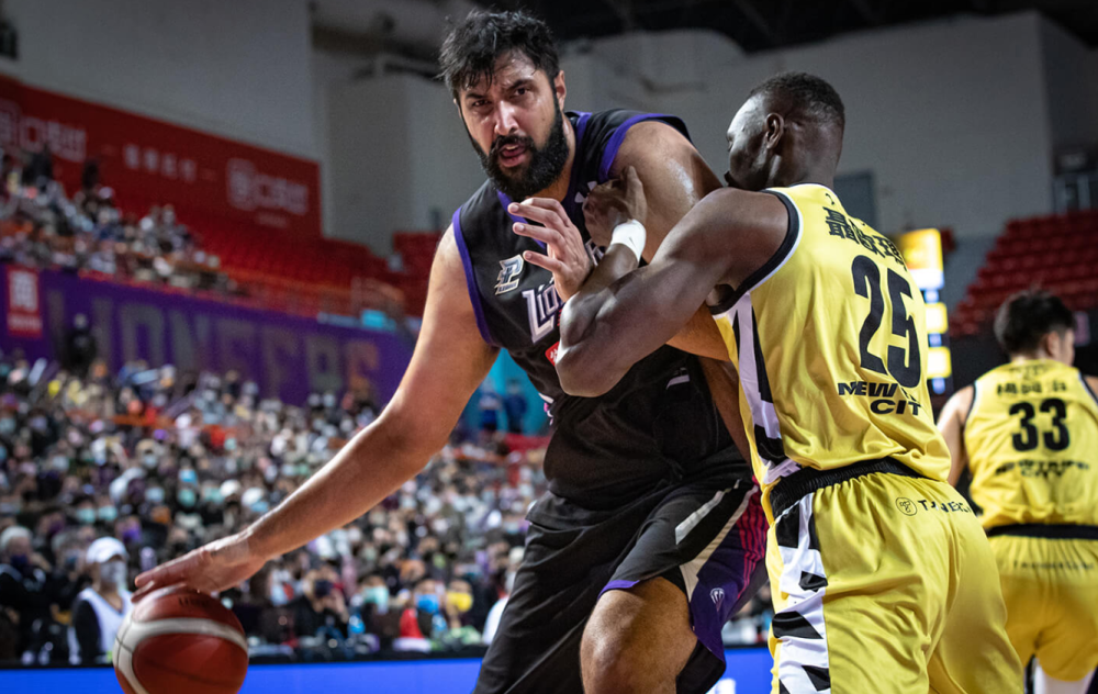 代表新竹街口攻城狮出战的5场比赛,西姆-布拉尔场均可以砍下25