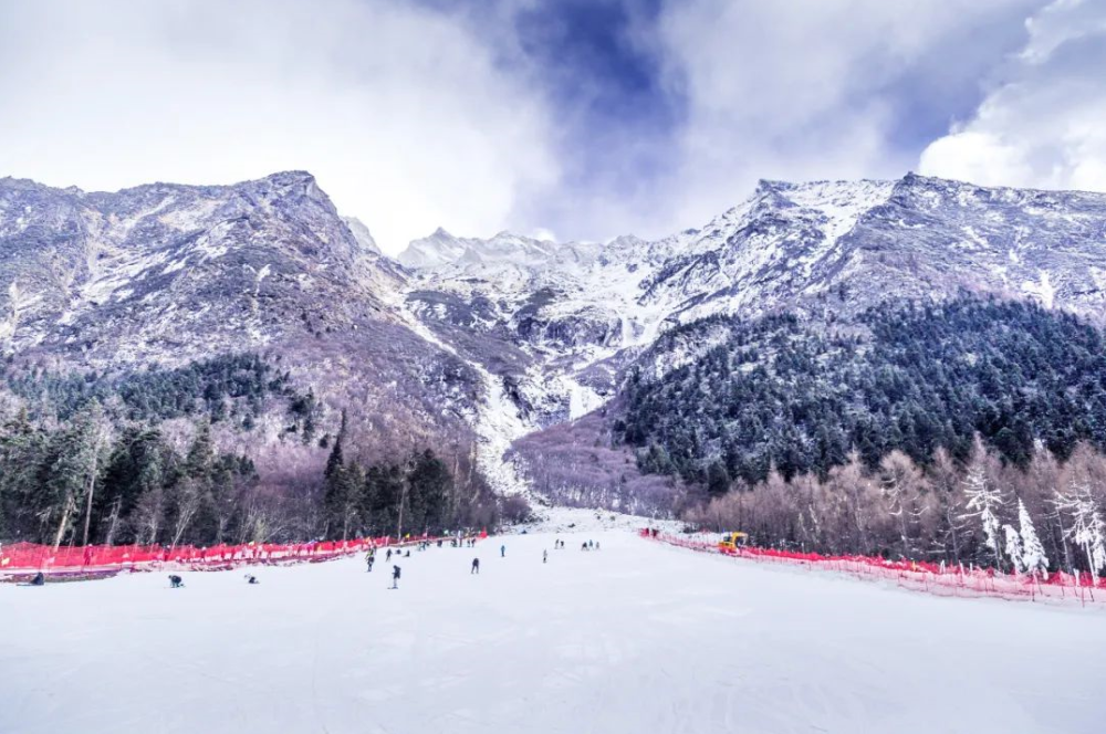 都江堰龙池滑雪场图片