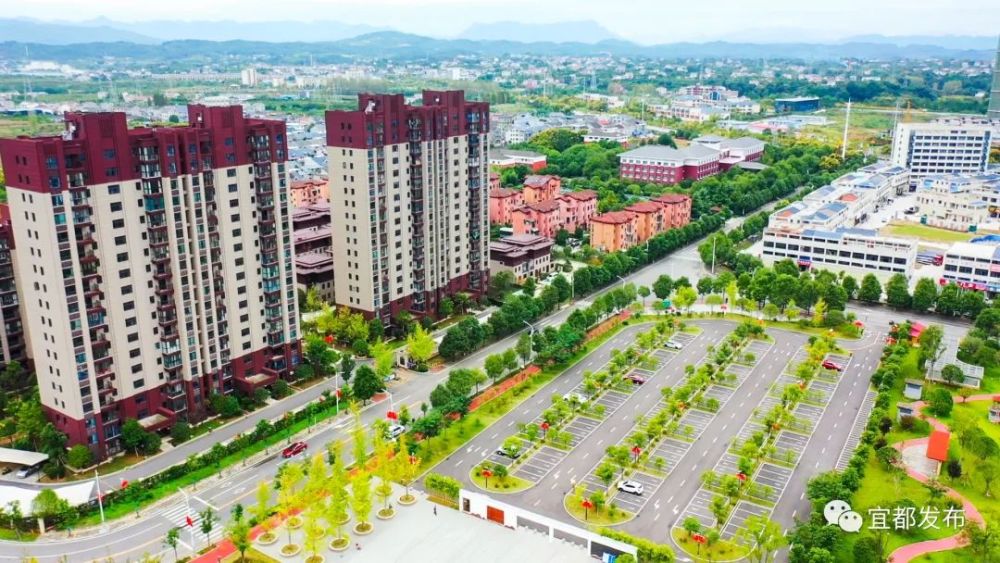 2021年,宜都城区小汽车拥有量近3.5万辆,城区停车位共2.