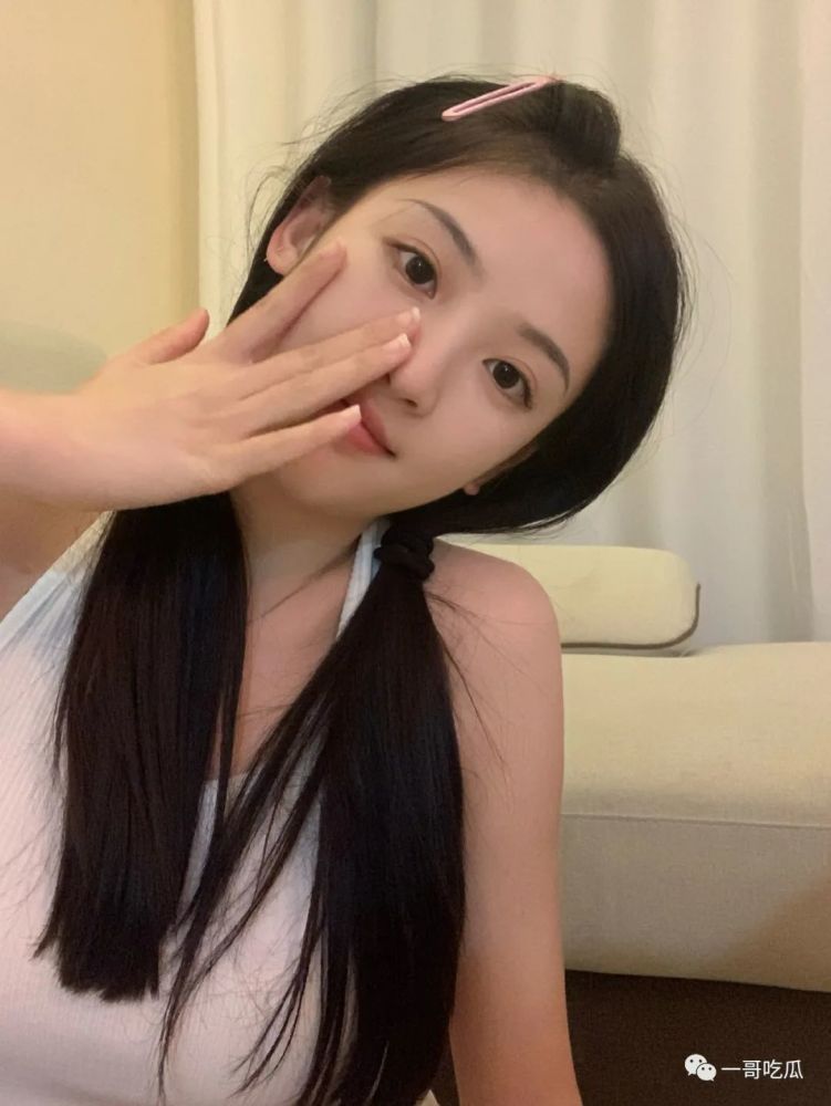 颜值博主沈歆一呀有点章若楠的味道