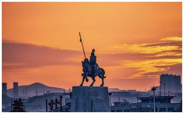 这里曾经是先秦时期西戎的故居,后来被霍去病收复,根据记载张掖的名字