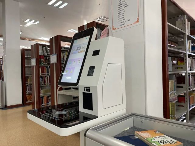 西藏自治区图书馆还推出了微信公众号,藏汉双语朗读小程序,电子读者证