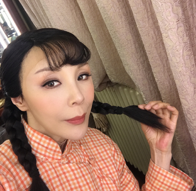 著名演员岳秀清:嫁吴刚30年生一明星儿子,把他宠成小公主