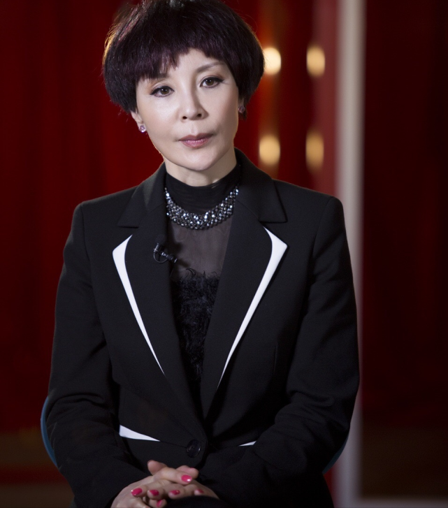 著名演员岳秀清:嫁吴刚30年生一明星儿子,把他宠成小公主