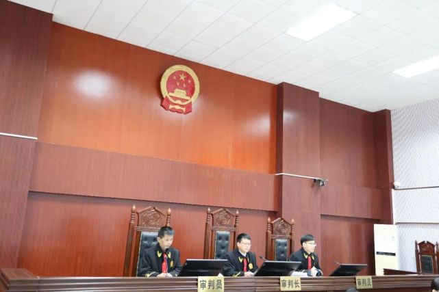 宁明县人民法院院长杨德清担任审判长主持庭审,宁明县人民检察院检察