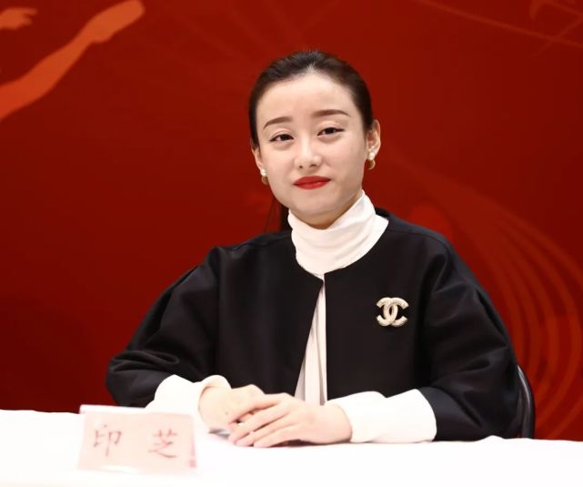 本场音乐会的另一个重头戏是由青年钢琴家印芝担任独奏的肖邦《平稳的