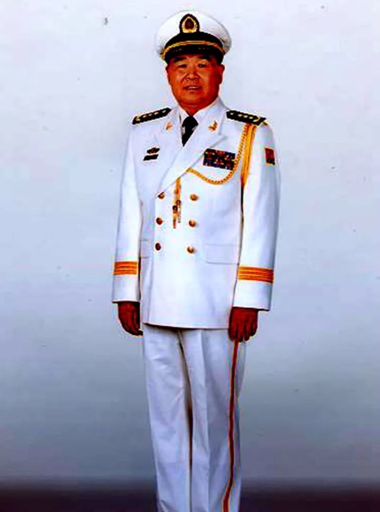 值得一提的是,参军之后,周坤仁深刻意识到文化知识的重要性,他一边